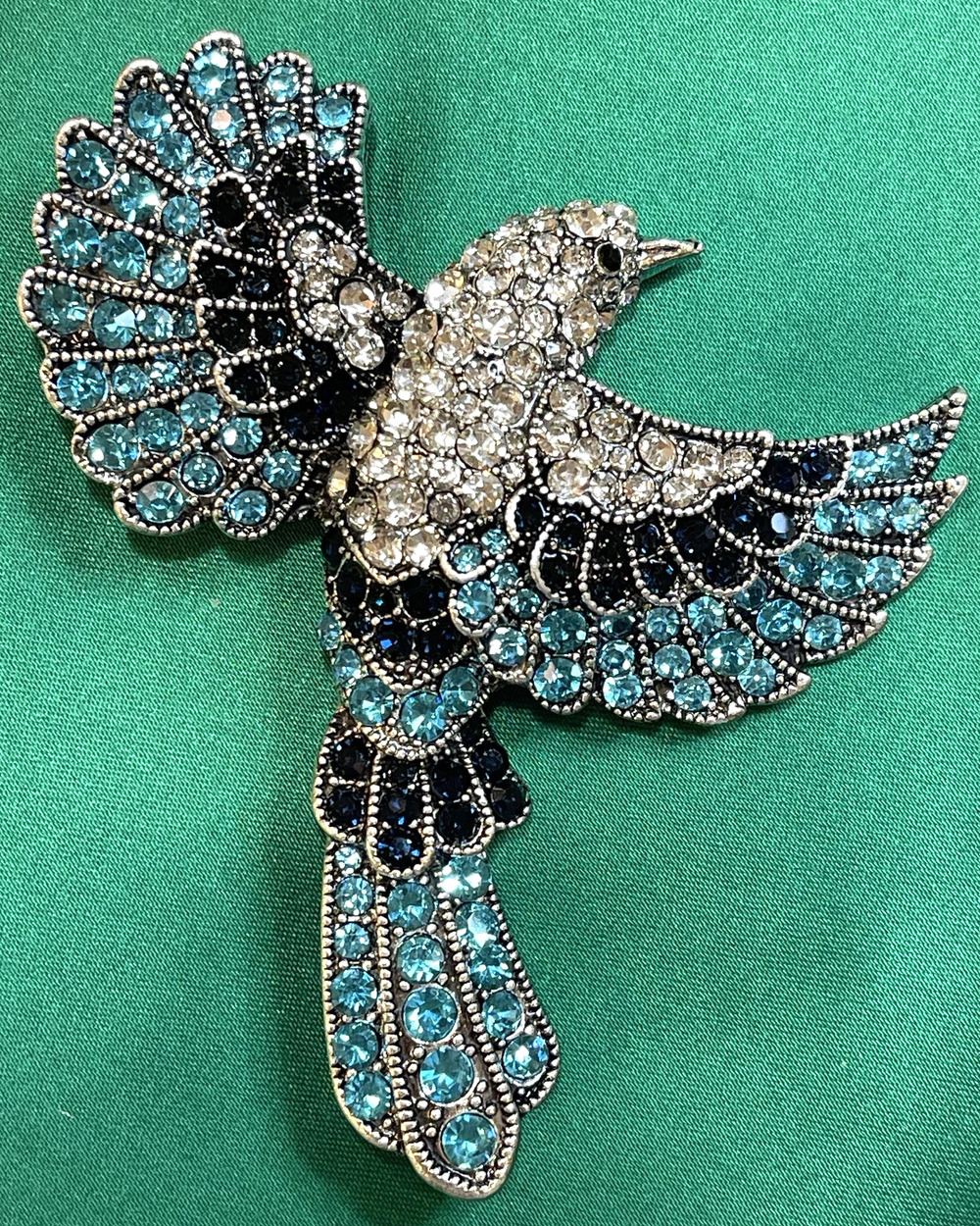 NWOT Flying Bird Brooch Pin Silver Toned Aqua Blue Crystal Rhinestone Animal